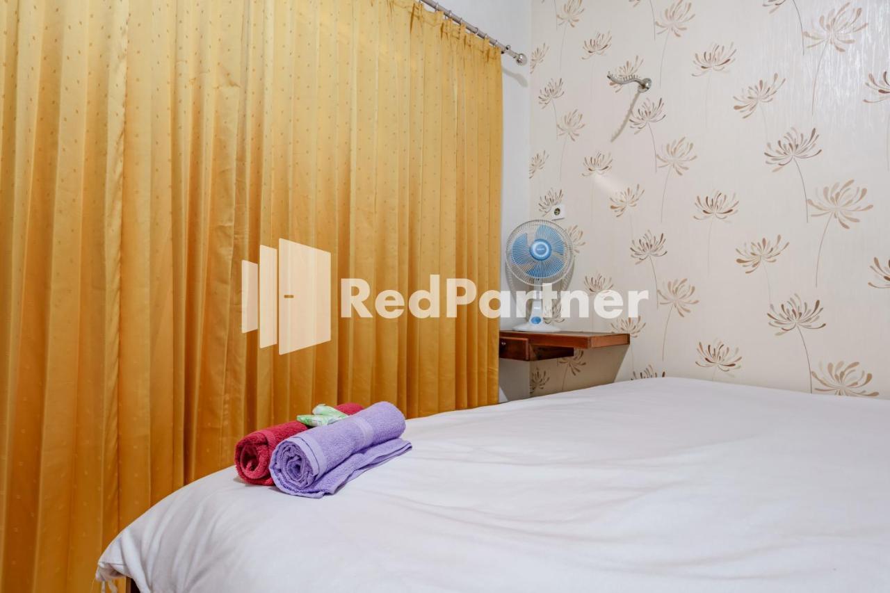 מאלאנג Nafisa Homestay Syariah Near Jatim Park 3 Batu Mitra Reddoorz מראה חיצוני תמונה