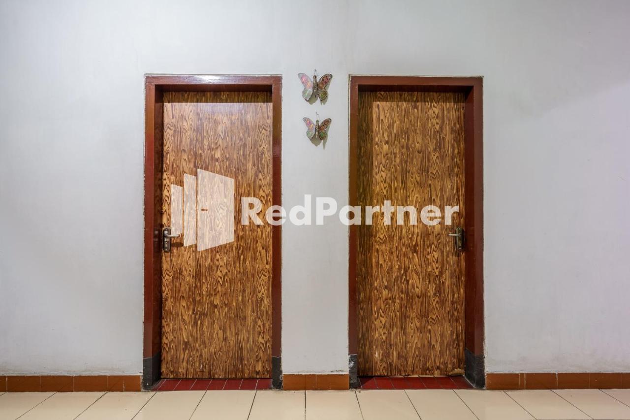 מאלאנג Nafisa Homestay Syariah Near Jatim Park 3 Batu Mitra Reddoorz מראה חיצוני תמונה