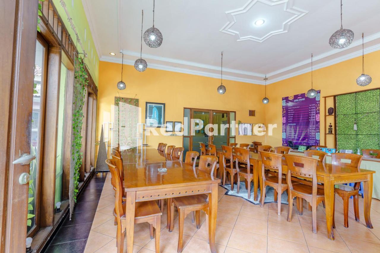 מאלאנג Nafisa Homestay Syariah Near Jatim Park 3 Batu Mitra Reddoorz מראה חיצוני תמונה