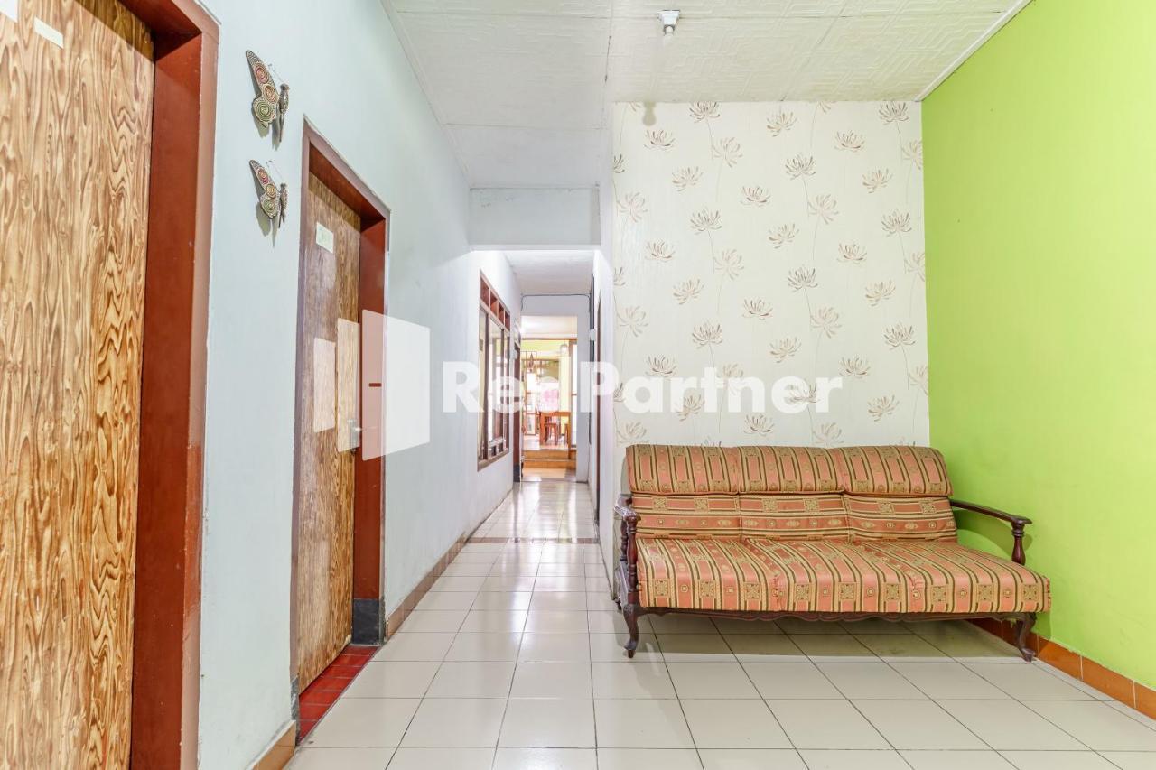 מאלאנג Nafisa Homestay Syariah Near Jatim Park 3 Batu Mitra Reddoorz מראה חיצוני תמונה