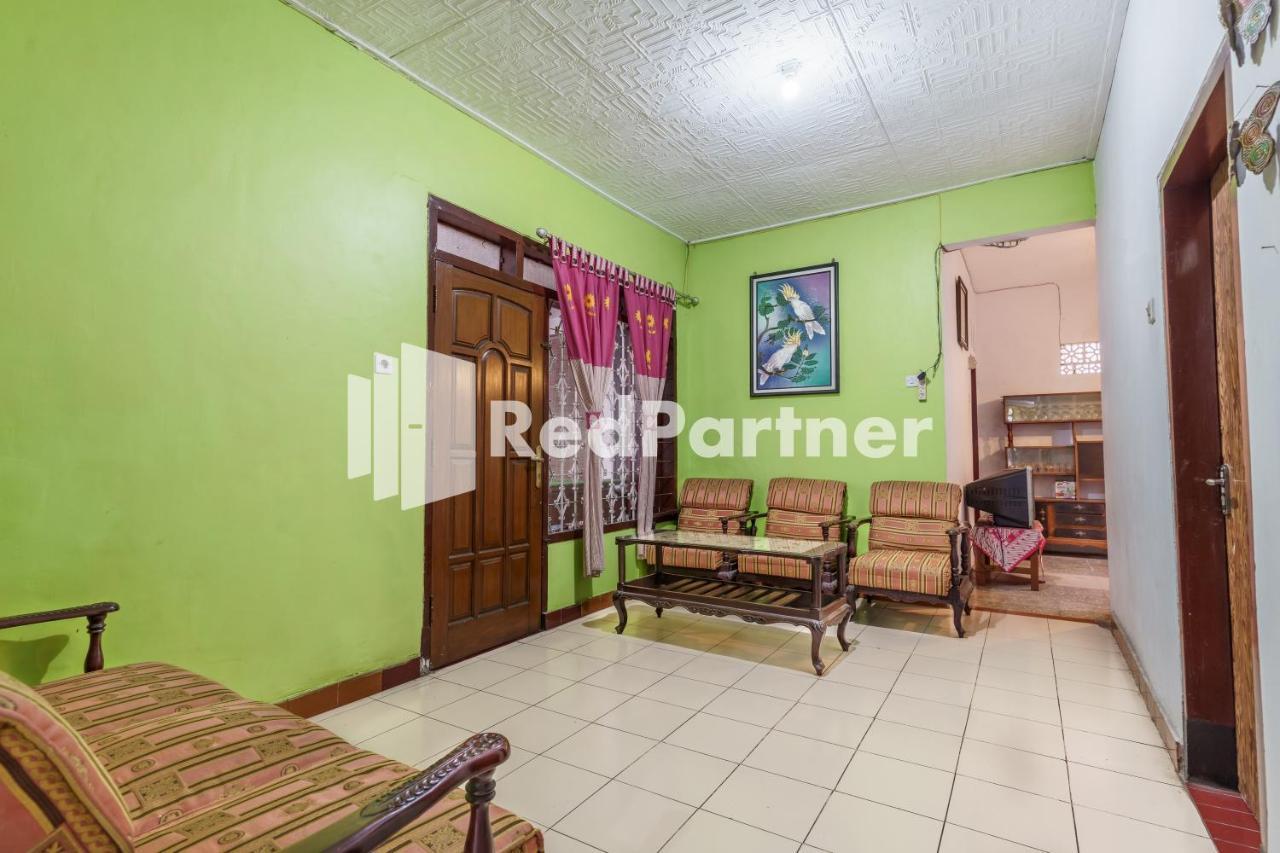 מאלאנג Nafisa Homestay Syariah Near Jatim Park 3 Batu Mitra Reddoorz מראה חיצוני תמונה