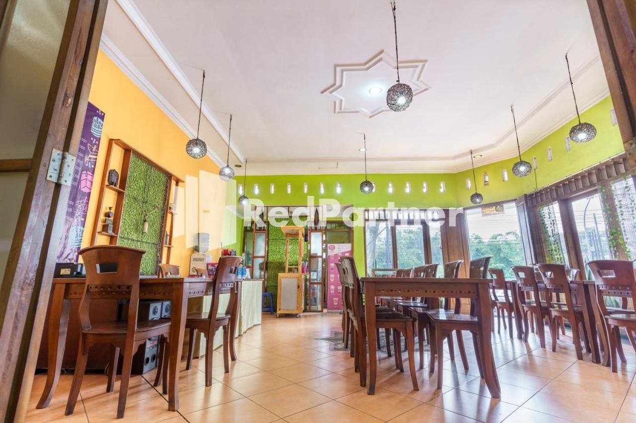 מאלאנג Nafisa Homestay Syariah Near Jatim Park 3 Batu Mitra Reddoorz מראה חיצוני תמונה