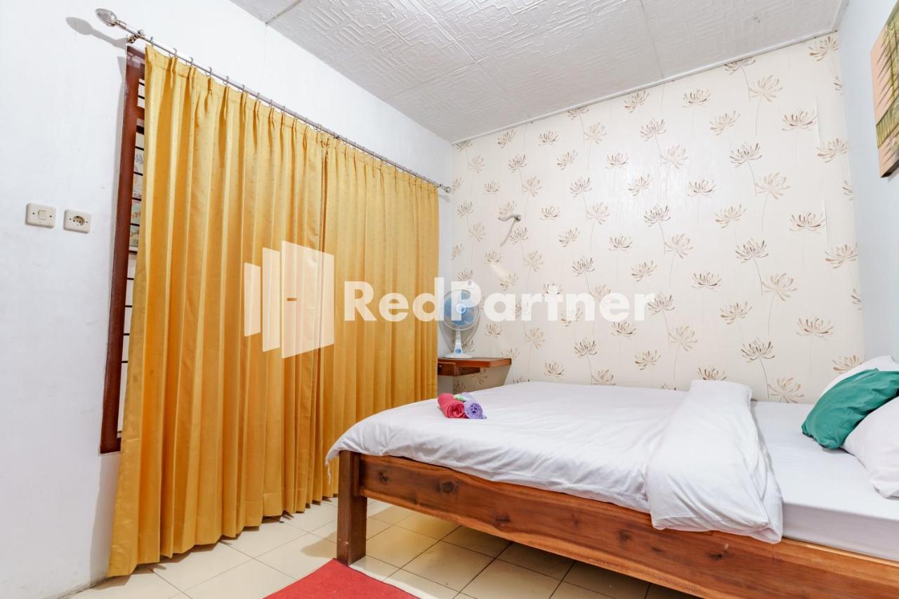 מאלאנג Nafisa Homestay Syariah Near Jatim Park 3 Batu Mitra Reddoorz מראה חיצוני תמונה
