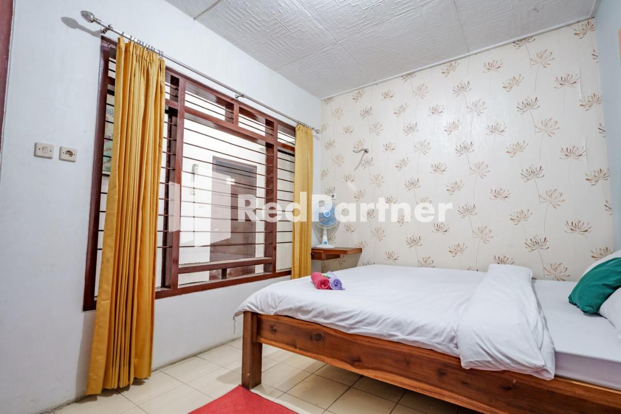מאלאנג Nafisa Homestay Syariah Near Jatim Park 3 Batu Mitra Reddoorz מראה חיצוני תמונה